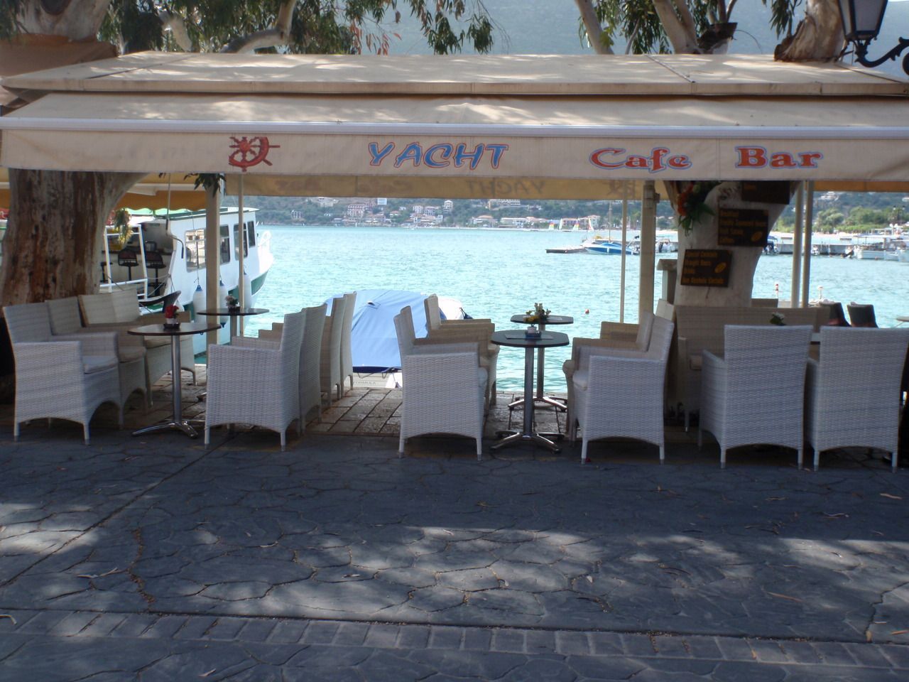 yacht cafe bar