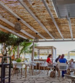 Sailinn Beach Club & Restaurant (Κούρτης Κωνσταντίνος Πανταζ.)